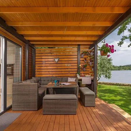 Ive & Beta, Olive Grove, Sea, Swimming Pool, Jacuzzi, Fenced Yard, Barbecue - Istria * Pula