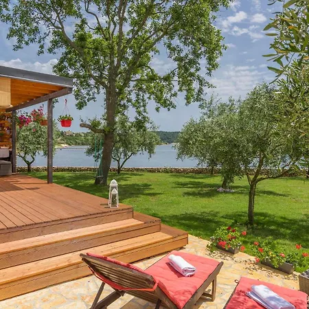 Ive & Beta, Olive Grove, Sea, Swimming Pool, Jacuzzi, Fenced Yard, Barbecue - Istria *