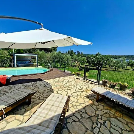 Ive & Beta, Olive Grove, Sea, Swimming Pool, Jacuzzi, Fenced Yard, Barbecue - Istria Pula