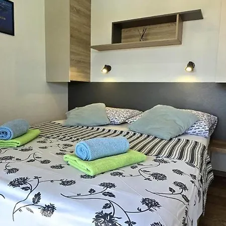 Ive & Beta, Olive Grove, Sea, Swimming Pool, Jacuzzi, Fenced Yard, Barbecue - Istria בית נופש *
