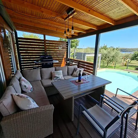 Ive & Beta, Olive Grove, Sea, Swimming Pool, Jacuzzi, Fenced Yard, Barbecue - Istria פולה