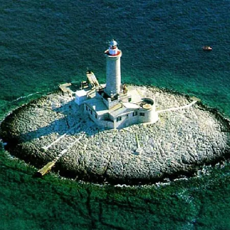 Ive & Beta, Olive Grove, Sea, Swimming Pool, Jacuzzi, Fenced Yard, Barbecue - Istria * Pula